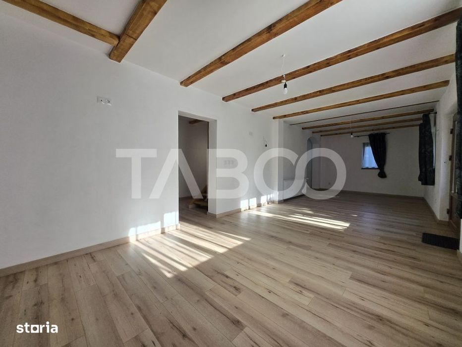 Casa de vacanta noua de vanzare 278 mp curte 855mp Valea Avrigului