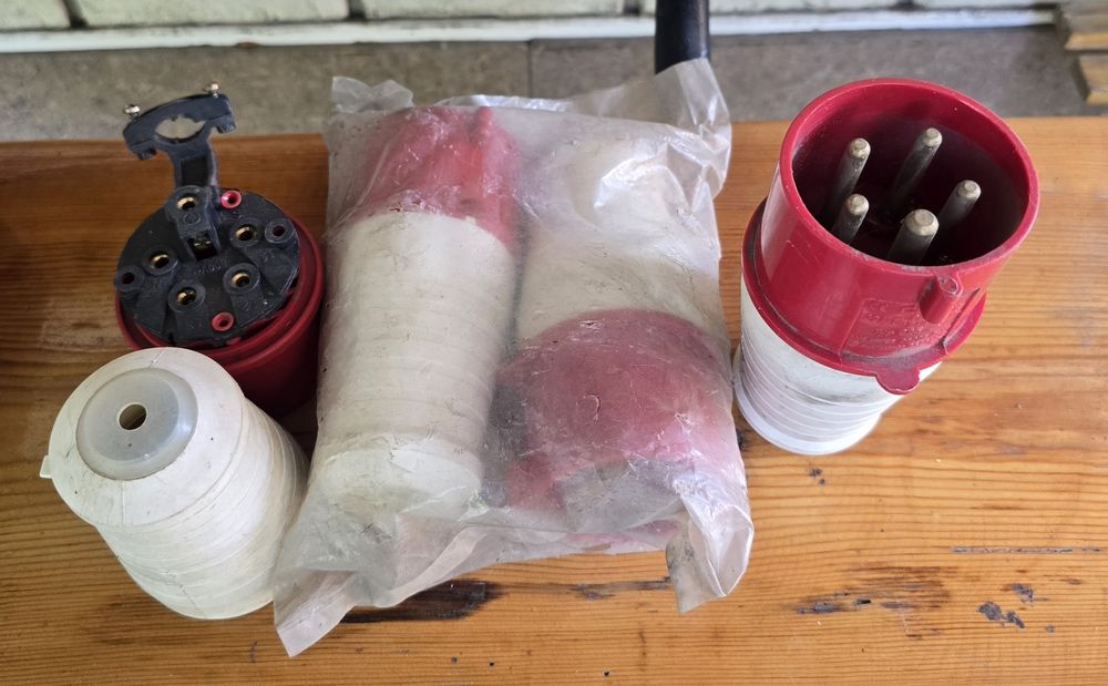 вилки- 32А.. трехфазные 4 шт