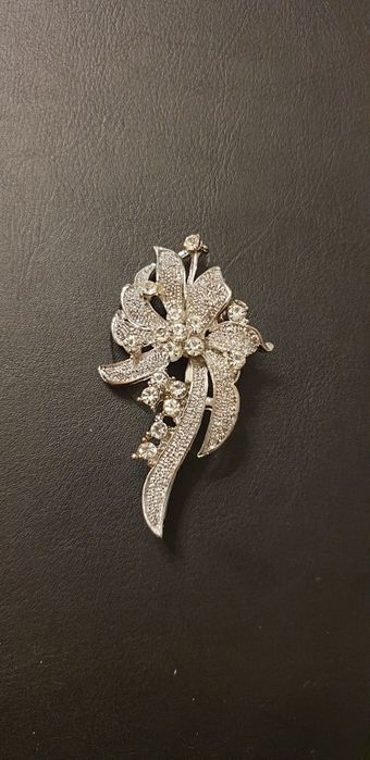 Продам новые брошки