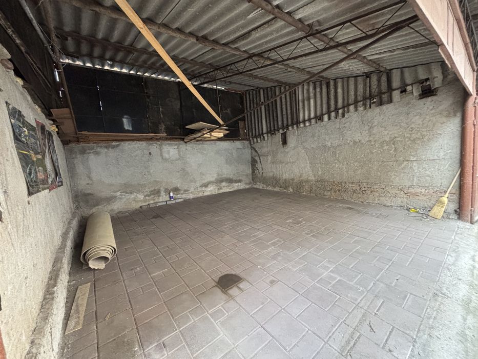 Vand garaj in cetate, zona mercur