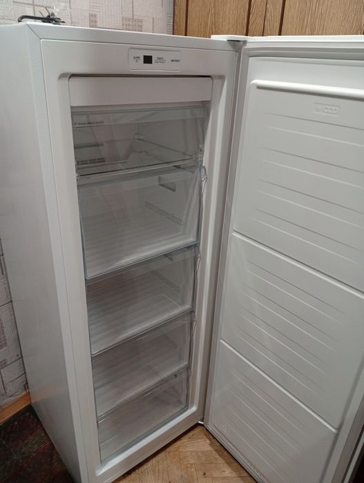 Продам морозильную камеру