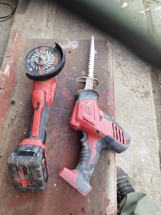 Flex la baterie și ferăstrău sabie
