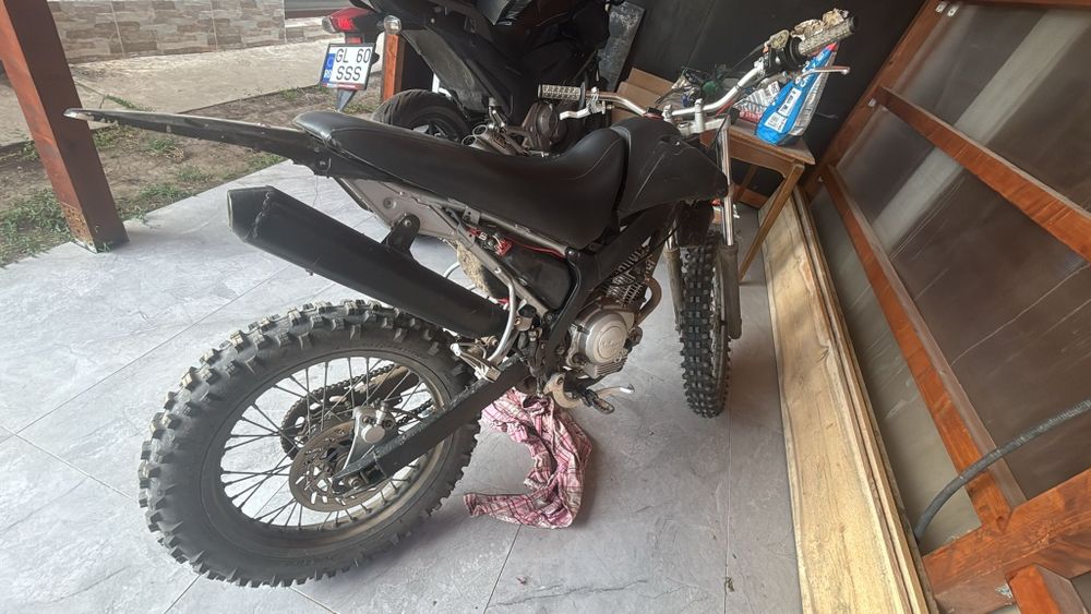 Vând 2 motociclete Yamaha xt125