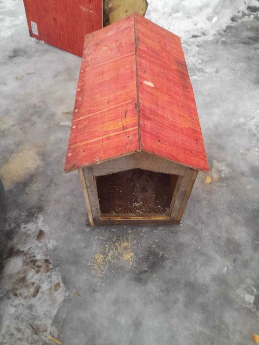 Продам три будки для собак