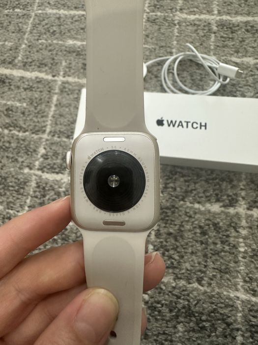 Продам Apple Watch SE