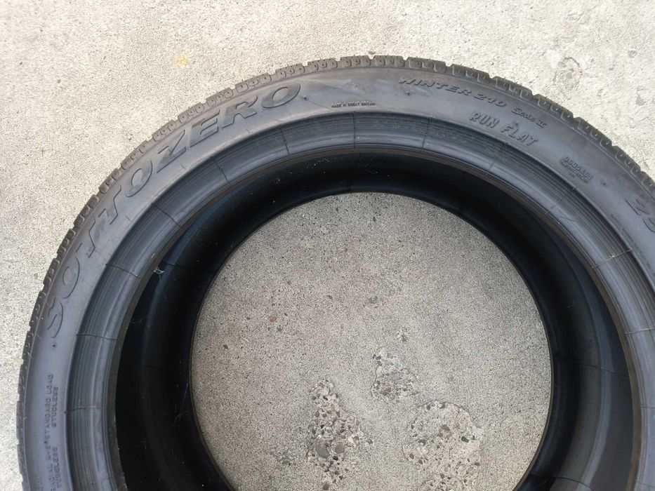 Doua anvelope noi de iarna 255 40 18 pirelli sottozero 2 run flat