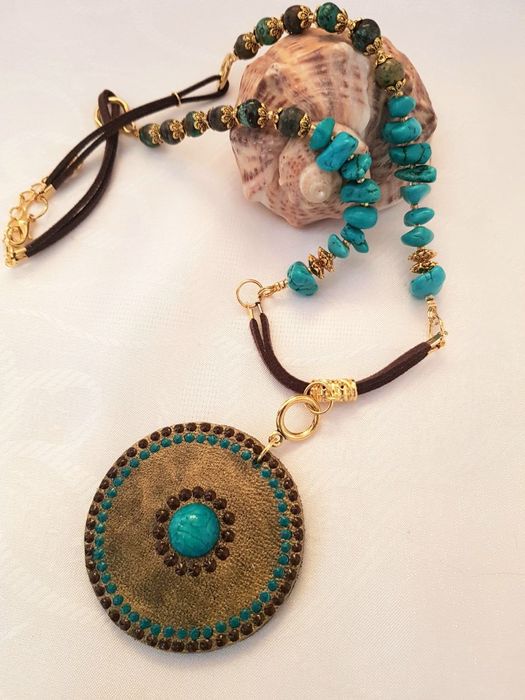 Продам колье ручной работы.