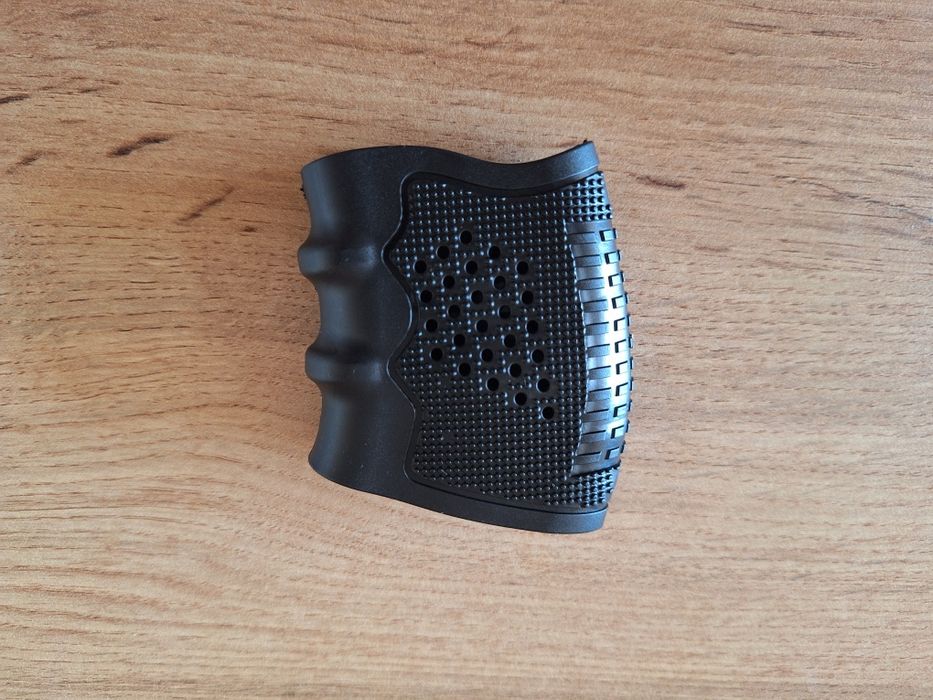 Гумена ръкохватка противоплъзгаща за пистолет