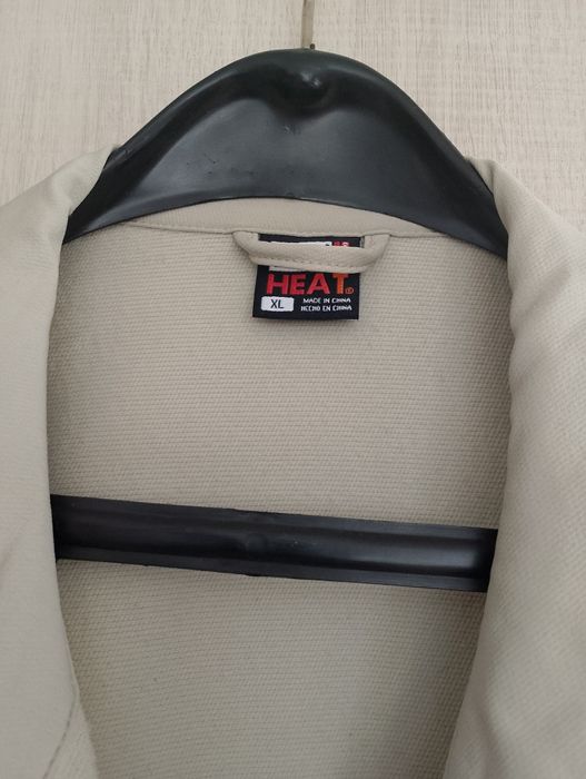 Яке  пролетно  лека материя бежаво