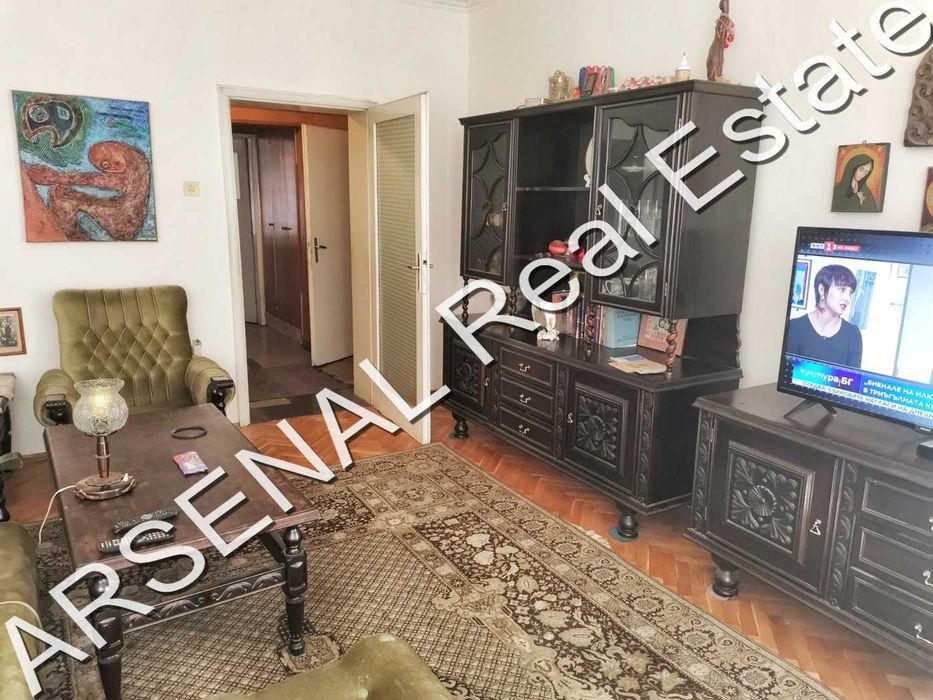 Дава се под наем Тристаен апартамент в София, Красно село - 110 кв.м за 450 € - Снимка #1