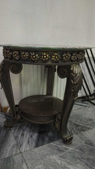 Кованый столик с инкрустированный стеклянной столешницей, Антиквар.
