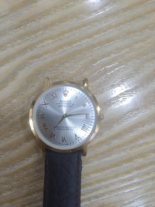 Продам часы золотой