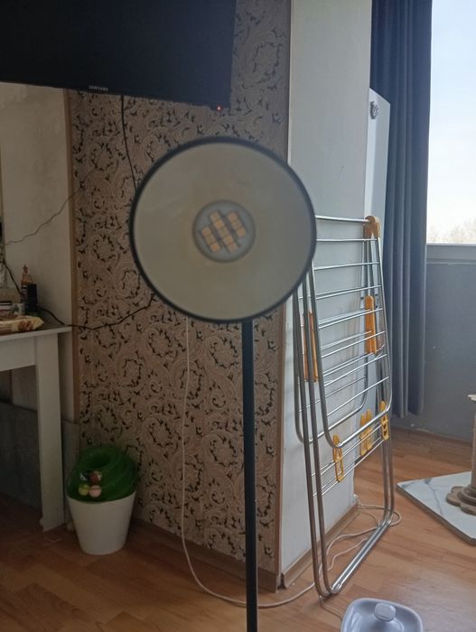 Продам напольную лампу