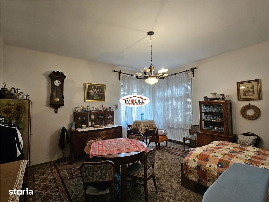 Casa cu 900 mp teren zona Calea Poplacii aproape de Parcul Sub Arini