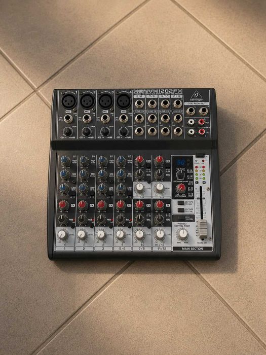 Boxa activa Behringer Eurolive B215D ( Ag50 Galata B9047 ) Garantie 2 ani