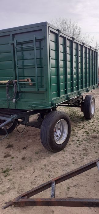 Remorca basculabila pe 3 părți