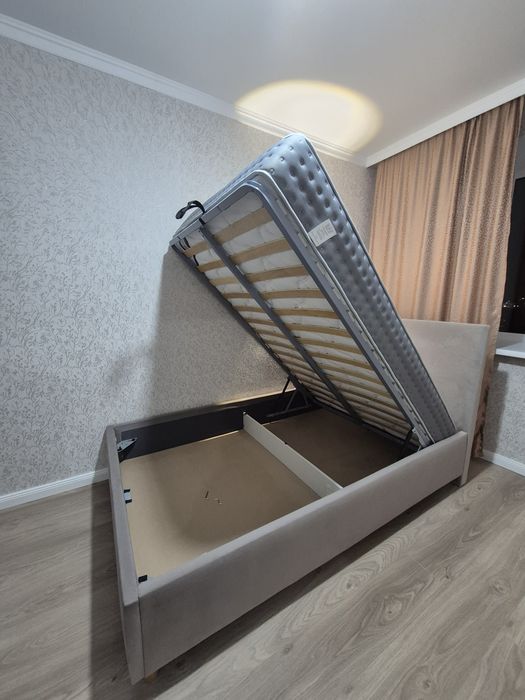 Продам кровать с ортопедический матрасом