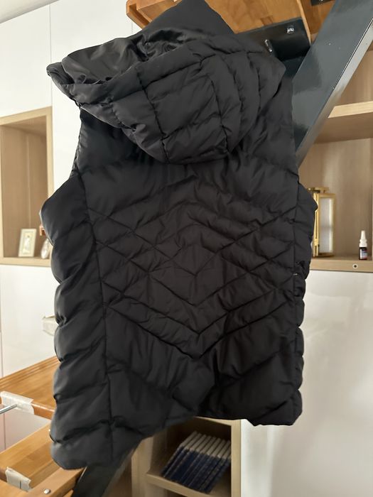 Vesta Moncler neagra