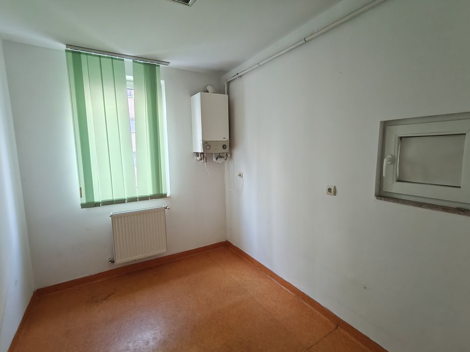 Spatiu comercial de închiriat 77mp
