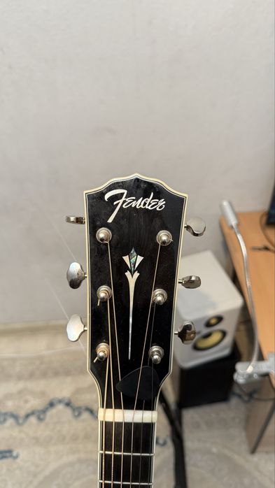 Электроакустическая гитара Fender PS-220e Parlor