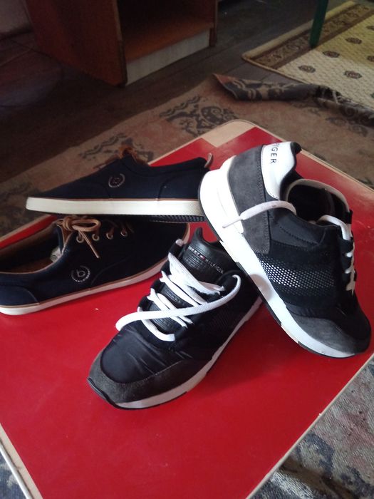 Vând pantofi sport Tomy Hilfiger și Bugatti Nr 44