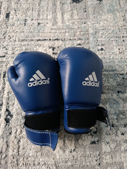 Продаются перчатки adidas