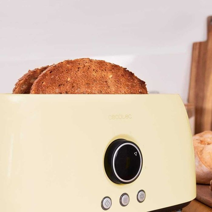 Тостер Cecotec ClassicToast Digital 15000 Yellow Extra Double, 1500 W, Капацитет за 4 филийки хляб, 2 екстра широки дълги отделения, LED светлина