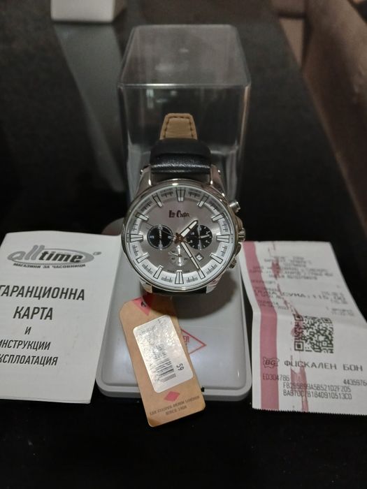 Продавам чисто нов мъжки часовник Lee Cooper