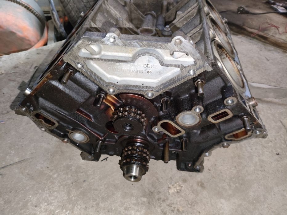 Запчасти Мерседес.