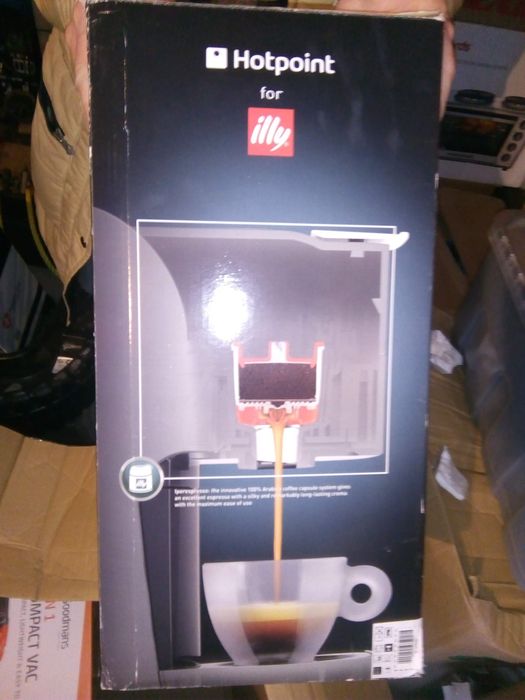 Чисто нова кафемашина Illy hotpoint Iperespresso