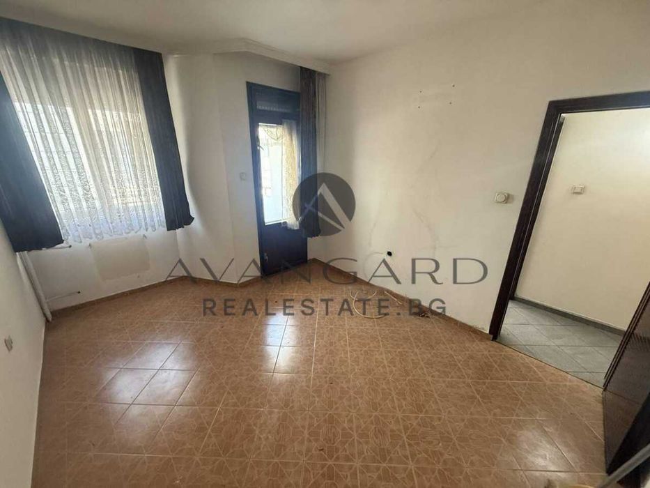 Продава се Тристаен апартамент в Пловдив, Център - 96 кв.м за 1875 €/кв.м - Снимка #2