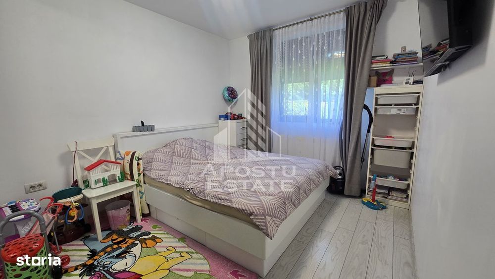 Casa individuala de vanzare cu 4 camere, 2 bai, terasa si foisor, Sag