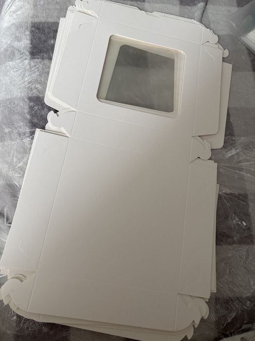 Продам коробочки 9шт