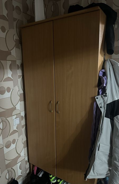 Шкаф киим салатын