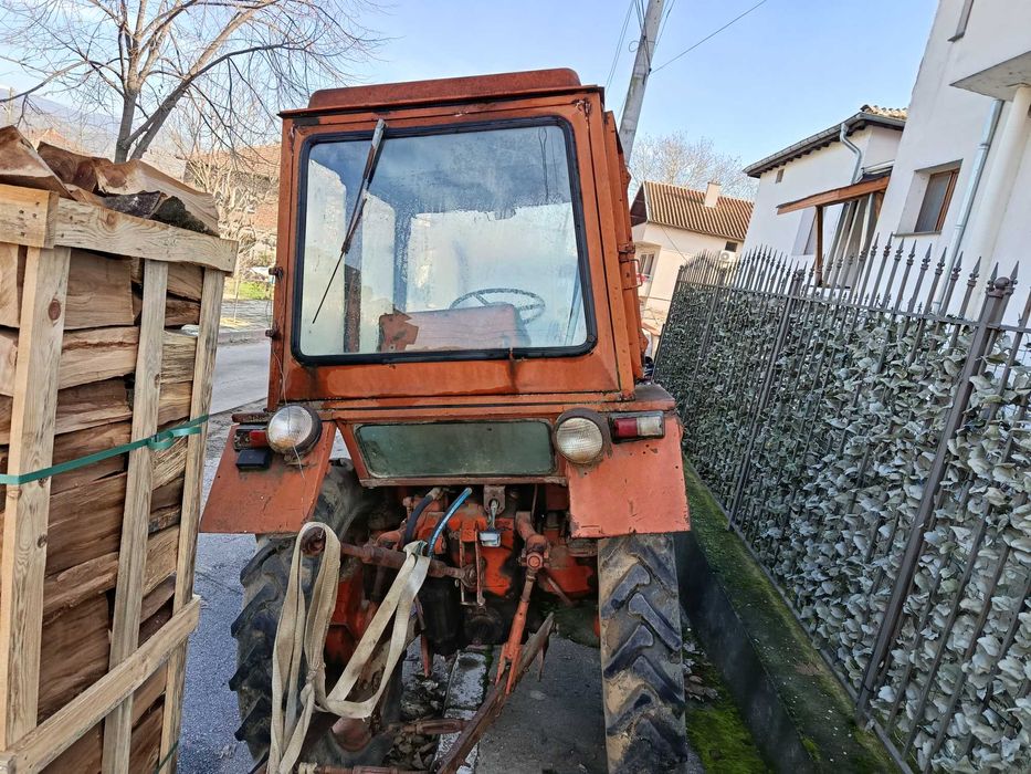 Продавам два трактора – комплект или поотделно