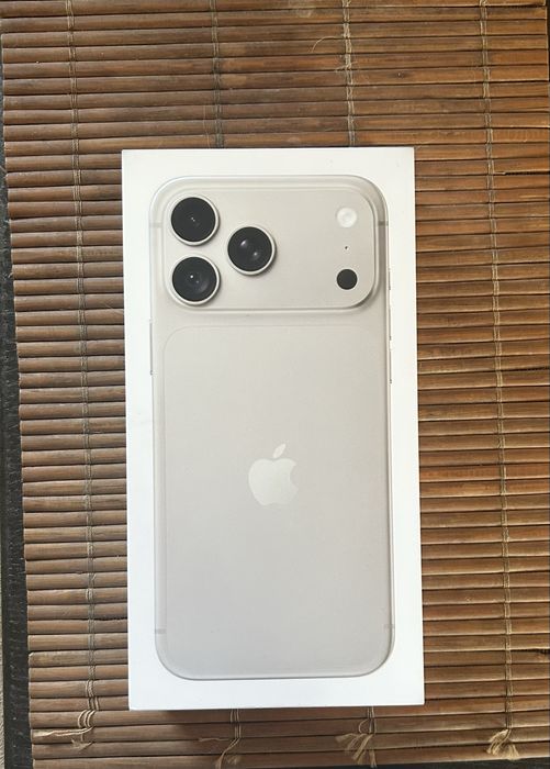 Нов Iphone 18 pro max silver 256 GB