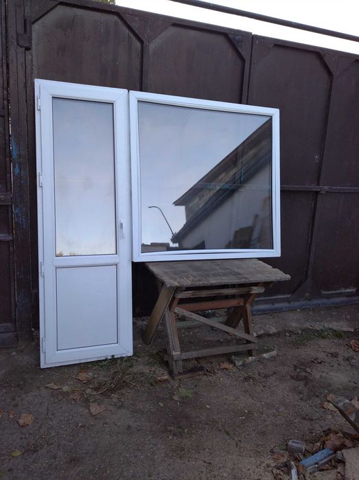Пластиковый выход на балкон