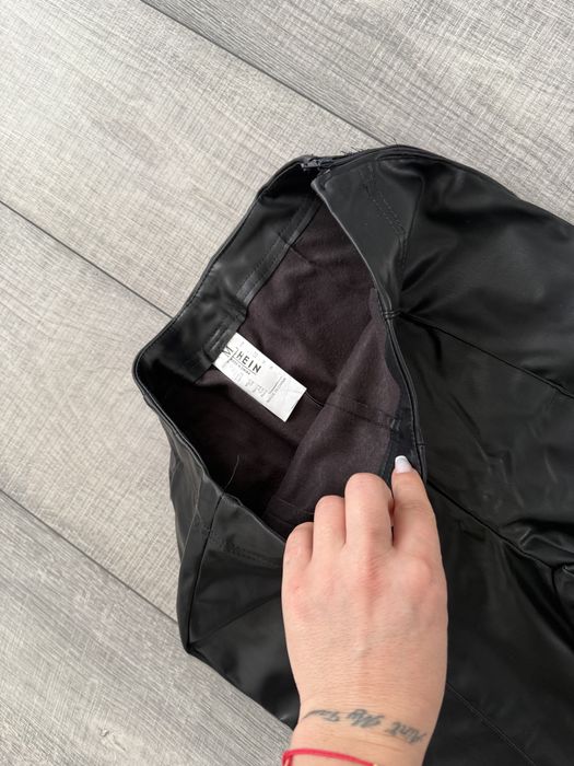 pantaloni imitatie de piele