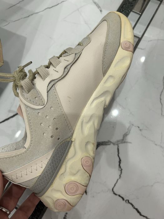 Маратонки Nike.