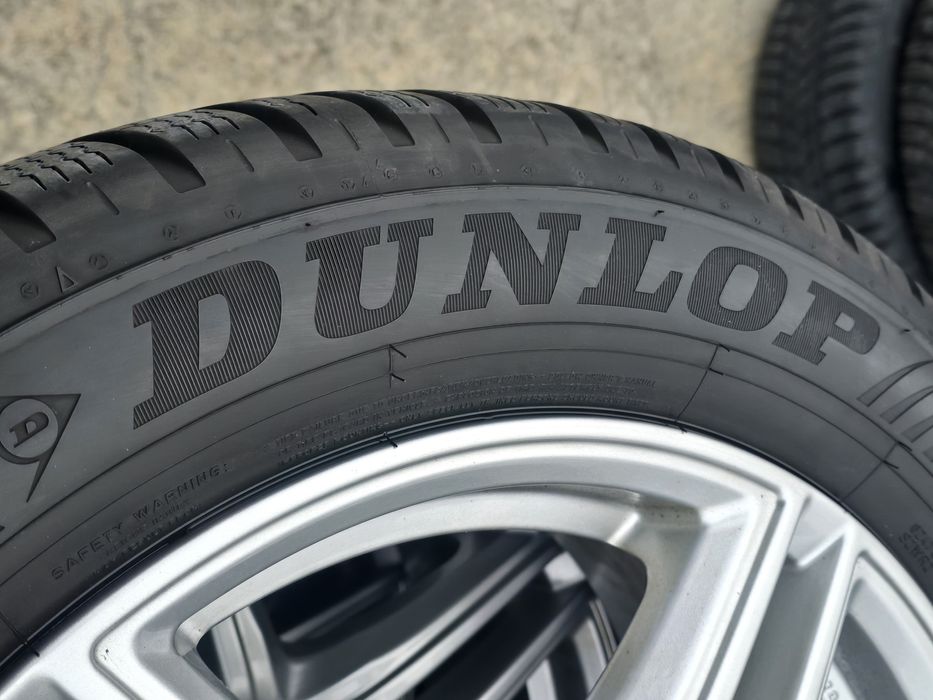 4 Броя 225/55/17 Dunlop 2x6,5mm 2x5,5mm