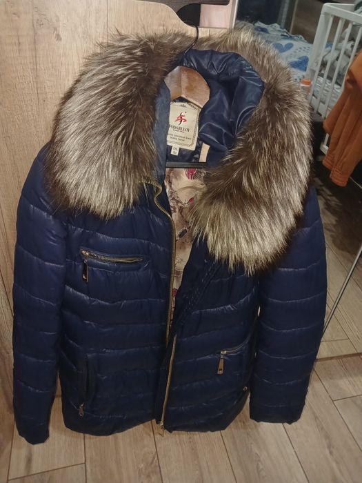 Продам куртку! в отличном состоянии! мех натуральный! срочно