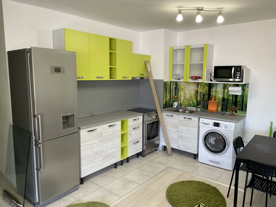 Дава се под наем Тристаен апартамент в Асеновград - 100 кв.м за 331.5 € - Снимка #2