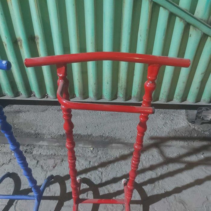 Продам 2 детские напольные вешалки