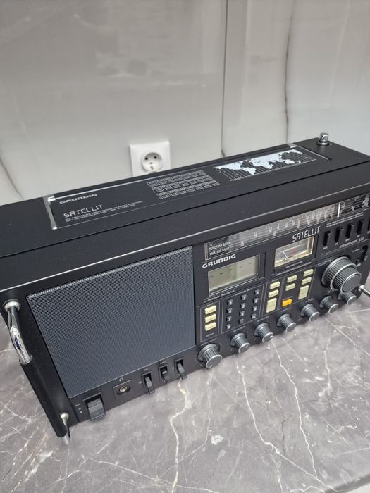Radio Grundig Satellit 650 10-10