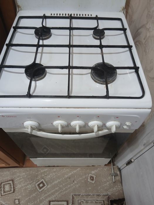 Продам газ плиту