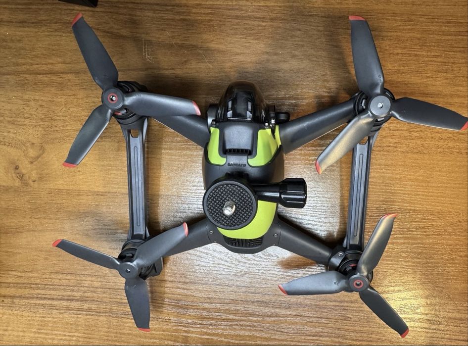 DJI FPV Combo – Пълен комплект + 2 батерии + Motion Controller