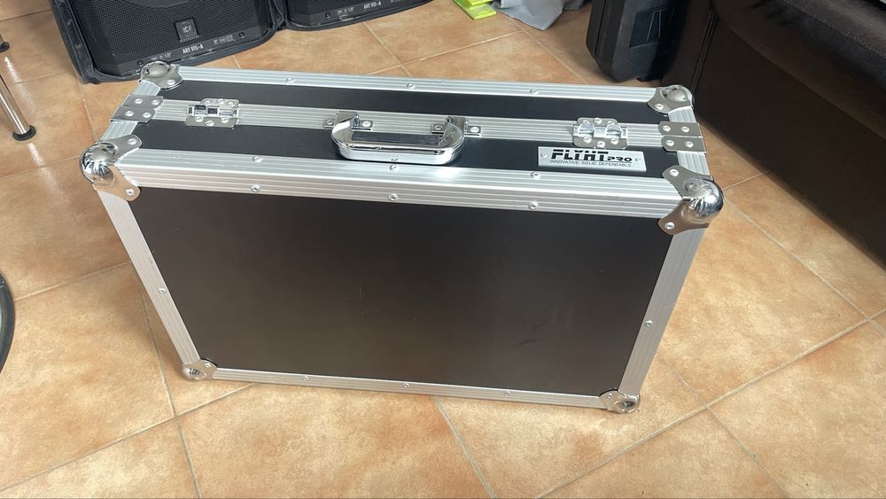 Flight case consola dj