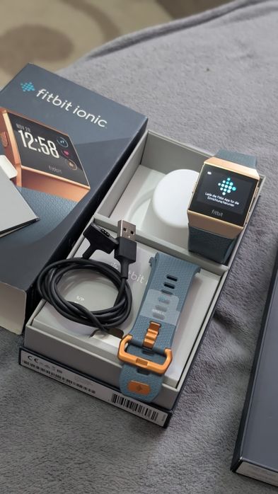 Ceas Fitbit Ionic Gold