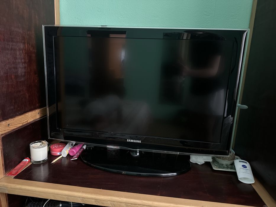 ЖК телевизор Samsung 32" (81 см) идеальное состояние