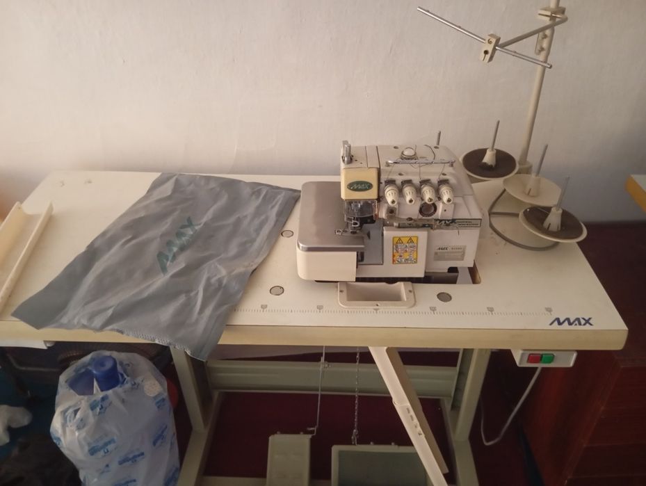 Averlok tikuv mashinasi sotiladi xolati alo darajada koʻp ishlamagan